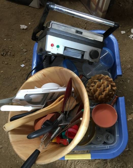 lot 185 image: Assorted Kitchenwares