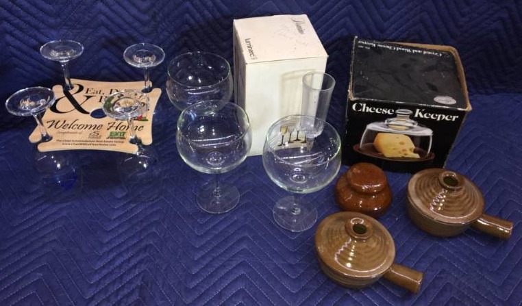 lot 266 image: Assorted Glassware