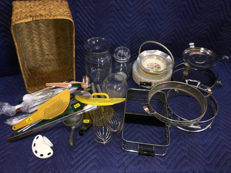 lot 268 image: Assorted Kitchenwares