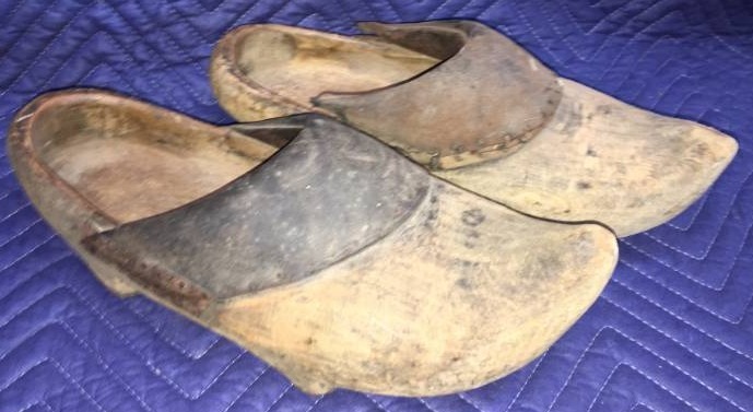 lot 270 image: Clogs