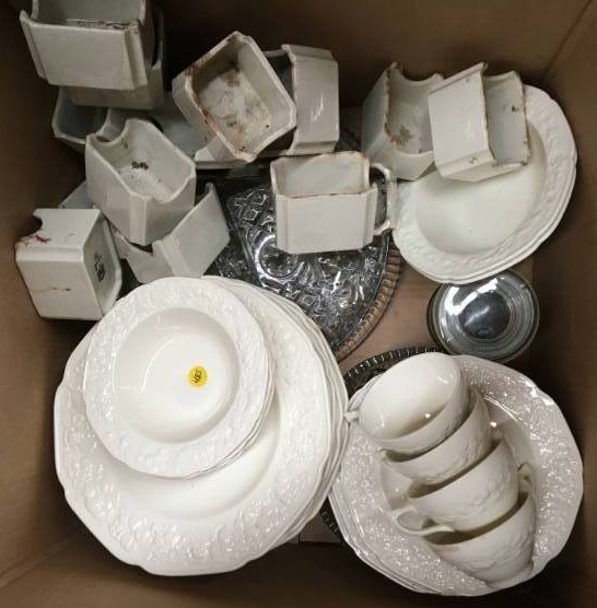lot 300 image: Assorted Dishware