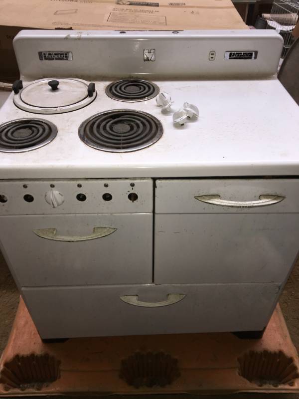 lot 313 image: Vintage Oven