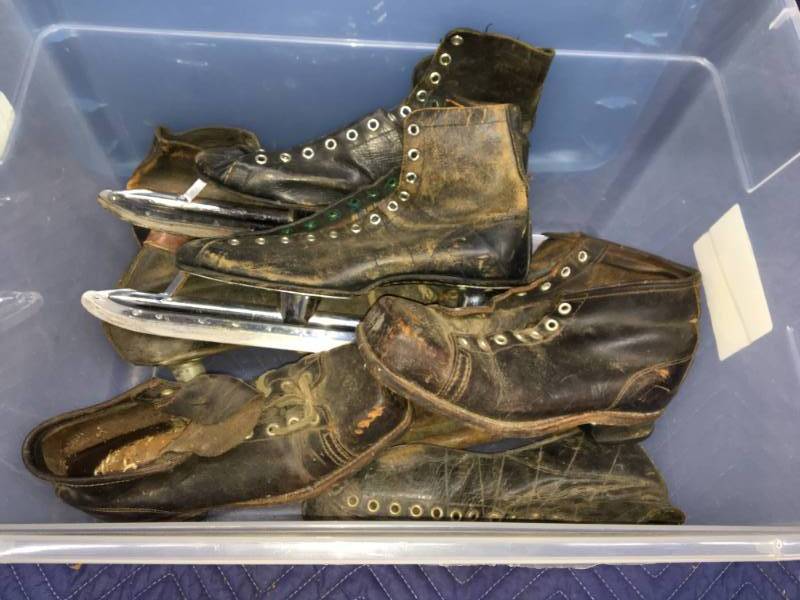 lot 318 image: Vinatge Ice Skates and Shoes