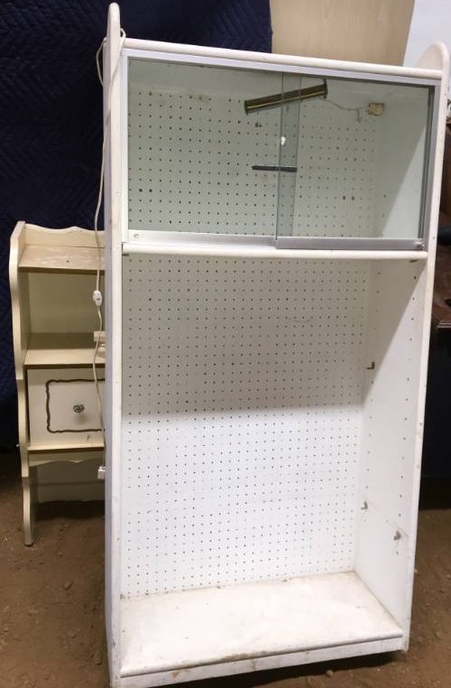 lot 323 image: Garage Storage and More