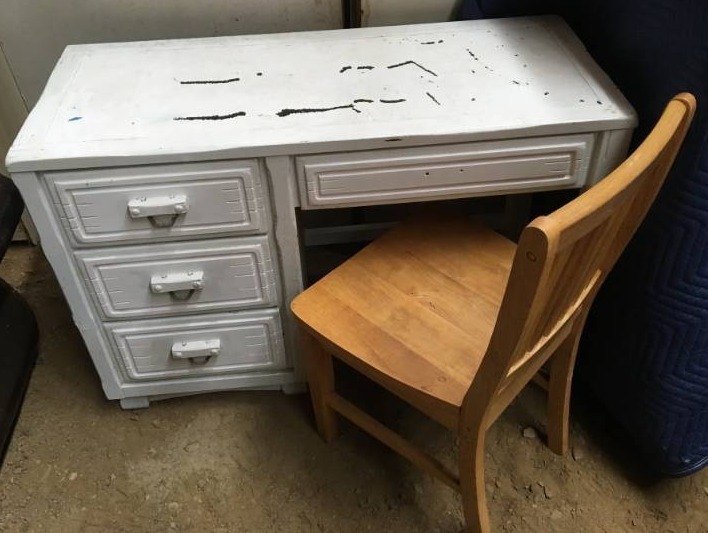 lot 324 image: Desk and Chair