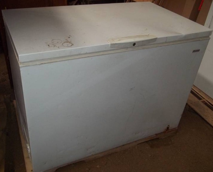lot 330 image: Chest Freezer