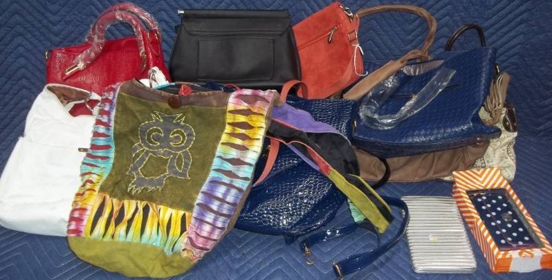 lot 360 image: Purses