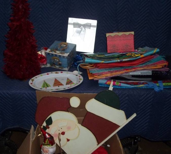 lot 369 image: Christmas Dcor and More