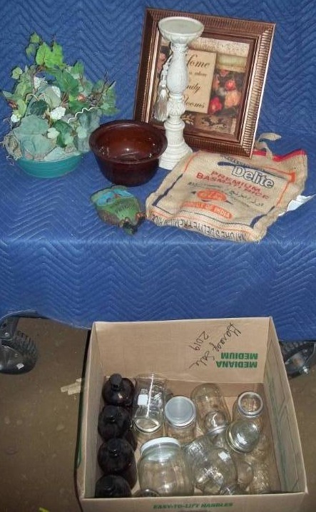 lot 371 image: Home Dcor and More