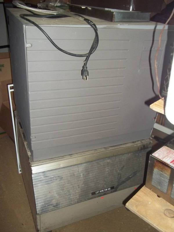 lot 373 image: Ice Machine