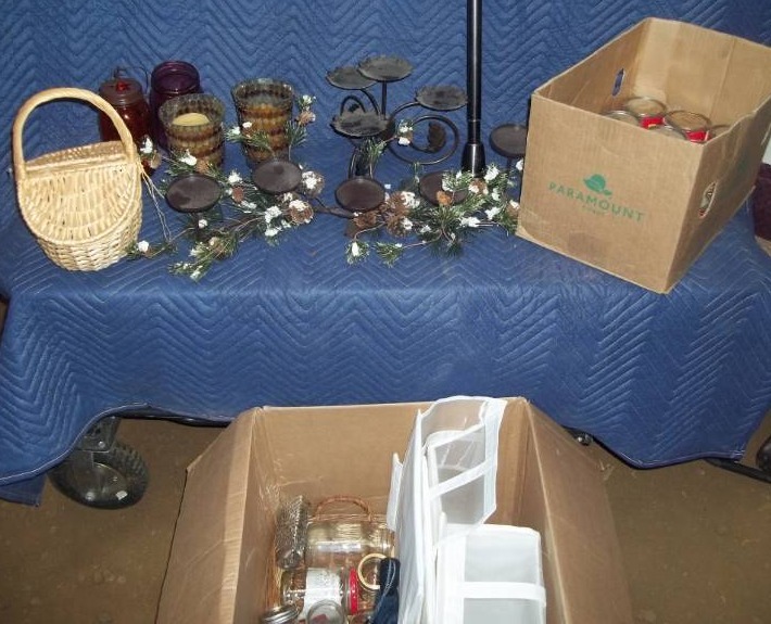 lot 375 image: Home Dcor and More