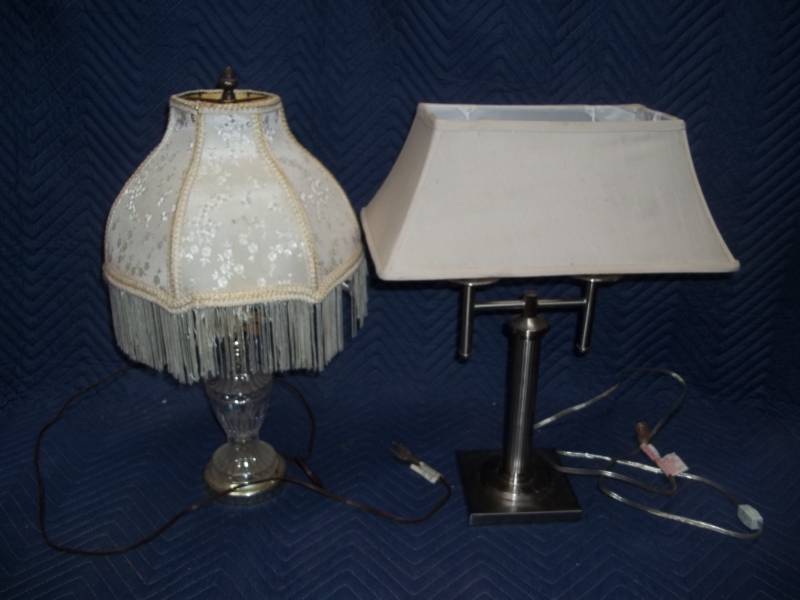 lot 263 image: Desk Lamps