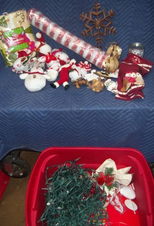 lot 397 image: Christmas Dcor