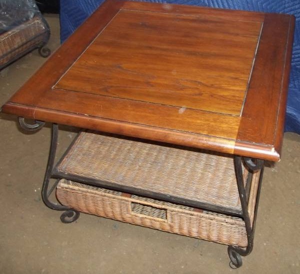 lot 400 image: Side Table