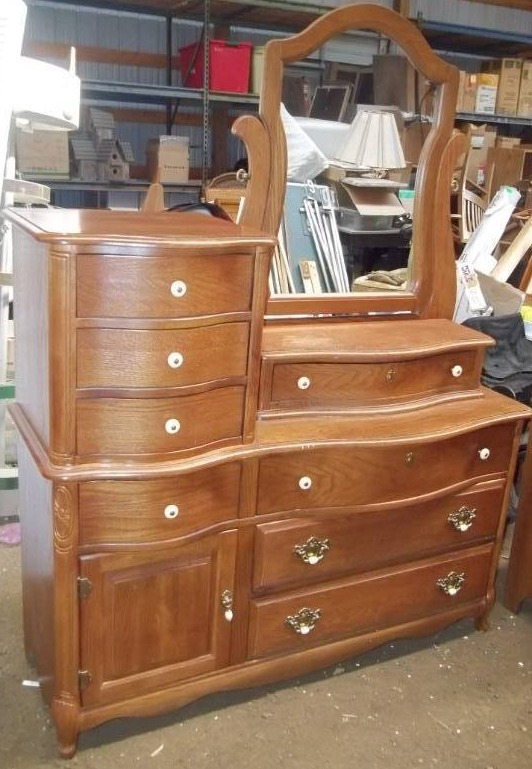 lot 405 image: Dresser with Mirror