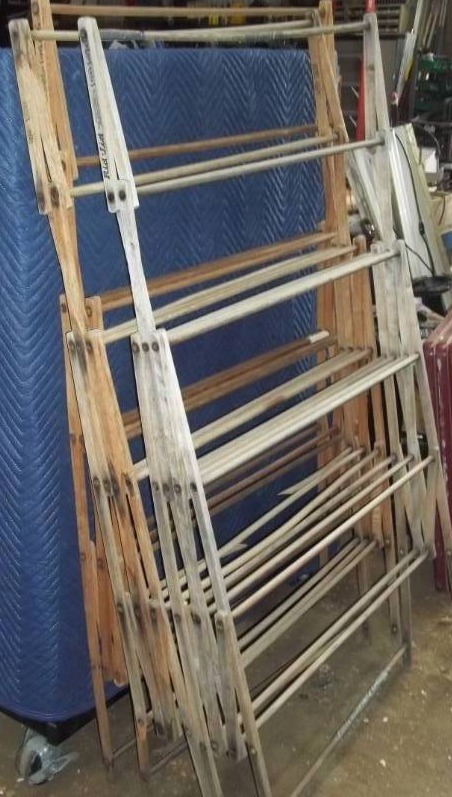 lot 409 image: Quilt Racks