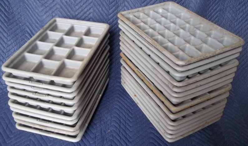 lot 416 image: Plastic Hardware Trays