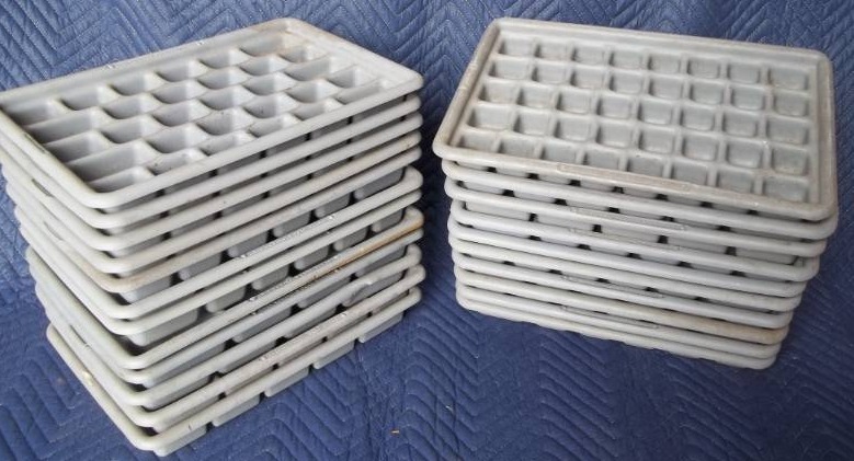 lot 418 image: Plastic Hardware Trays