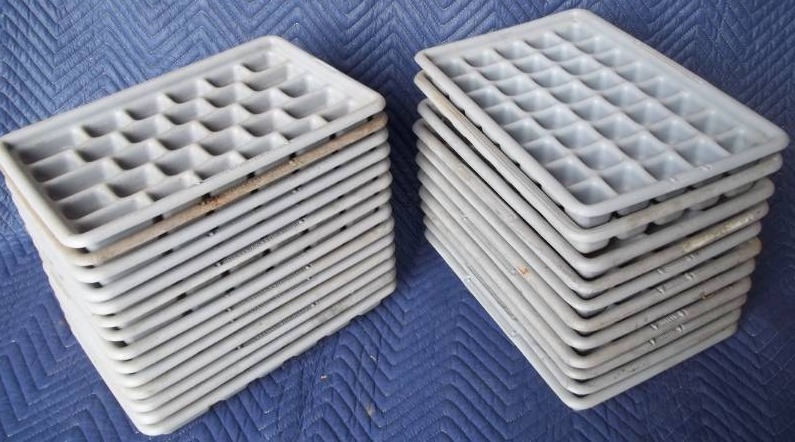 lot 419 image: Plastic Hardware Trays