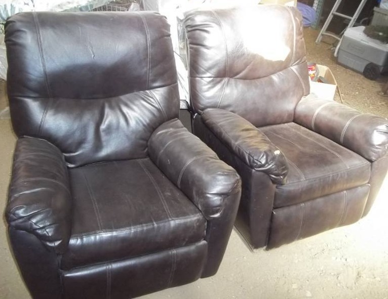 lot 448 image: Recliners