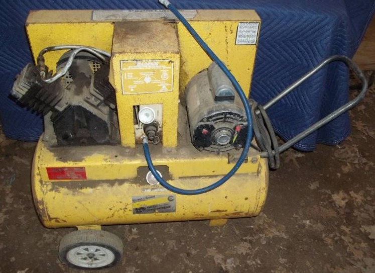 lot 453 image: Air Compressor