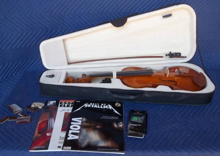 lot 466 image: Viola with Case