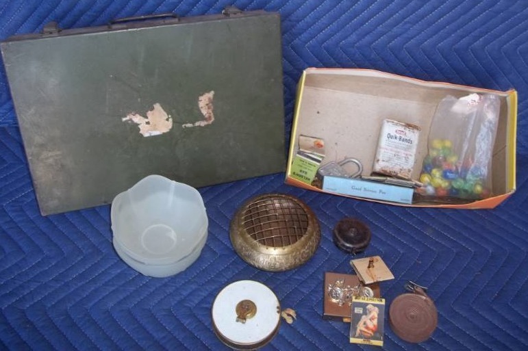 lot 477 image: Assorted Vintage Lot