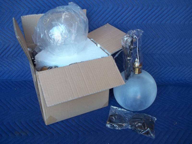 lot 480 image: Light Fixtures