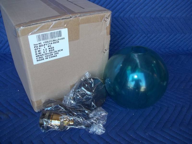 lot 481 image: Light Fixtures