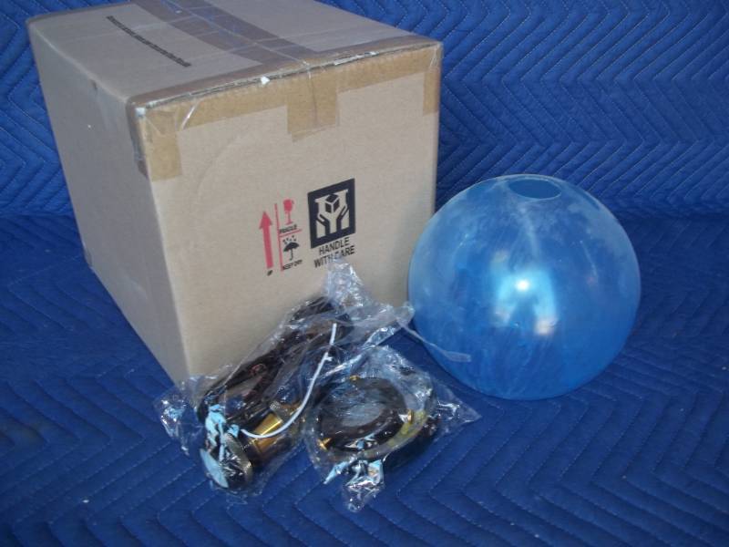 lot 482 image: Light Fixtures