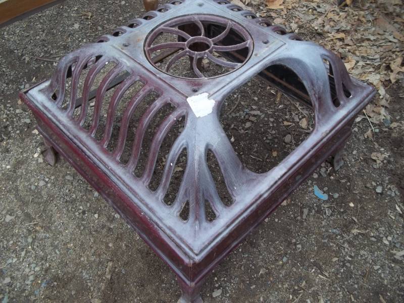 lot 489 image: Cast Iron Fire Pit Base