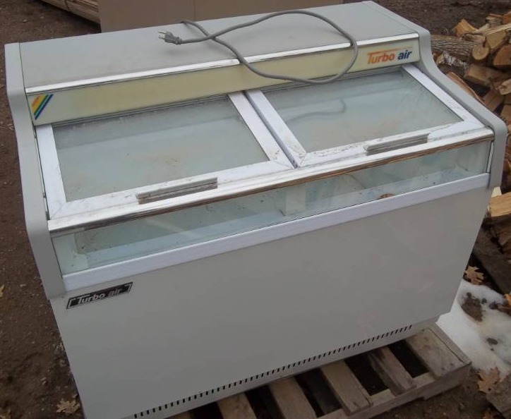 lot 495 image: Frozen Treat Freezer