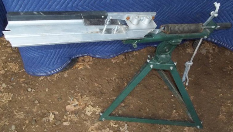 lot 504 image: Clay Pigeon Thrower