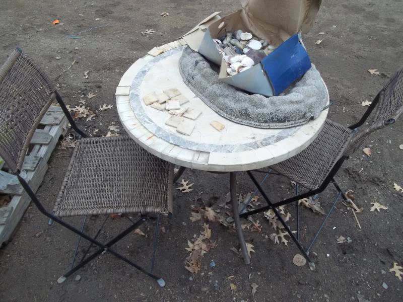 lot 508 image: Outdoor Table and Chairs and More