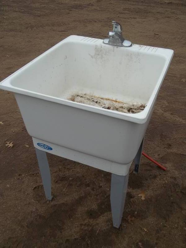 lot 511 image: Utility Sink