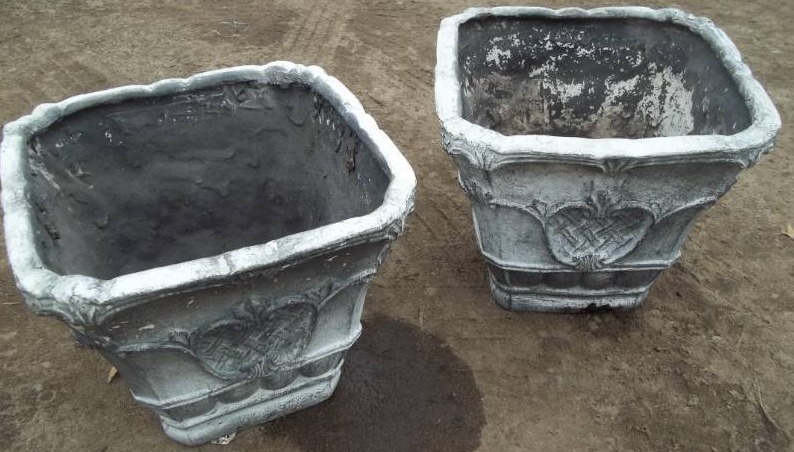 lot 512 image: Planters
