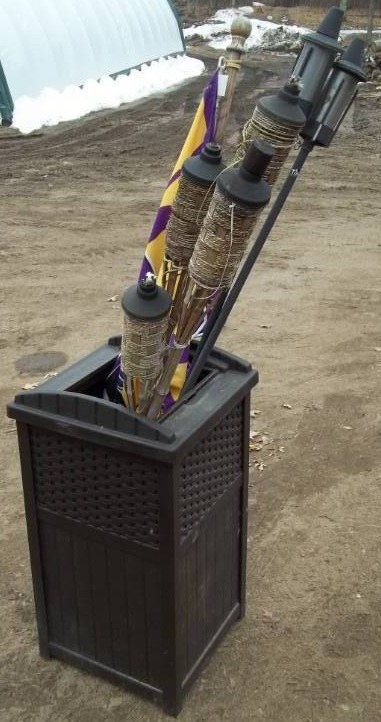 lot 513 image: Garbage Can and More