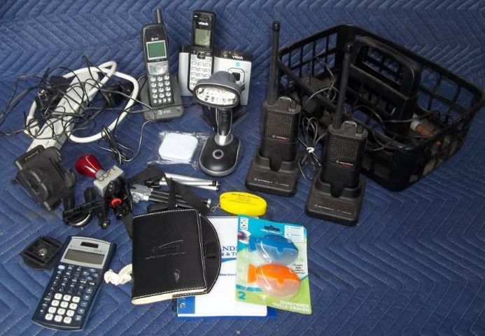 lot 516 image: Walkie Talkies and More
