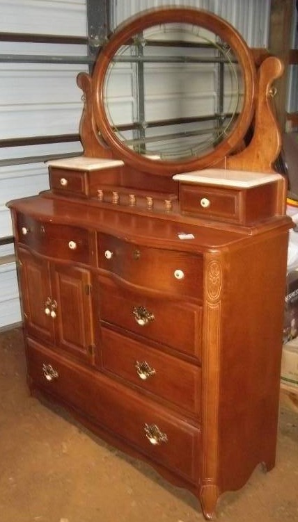lot 403 image: Dresser with Mirror
