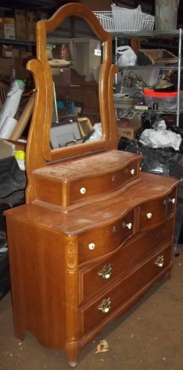 lot 406 image: Dresser