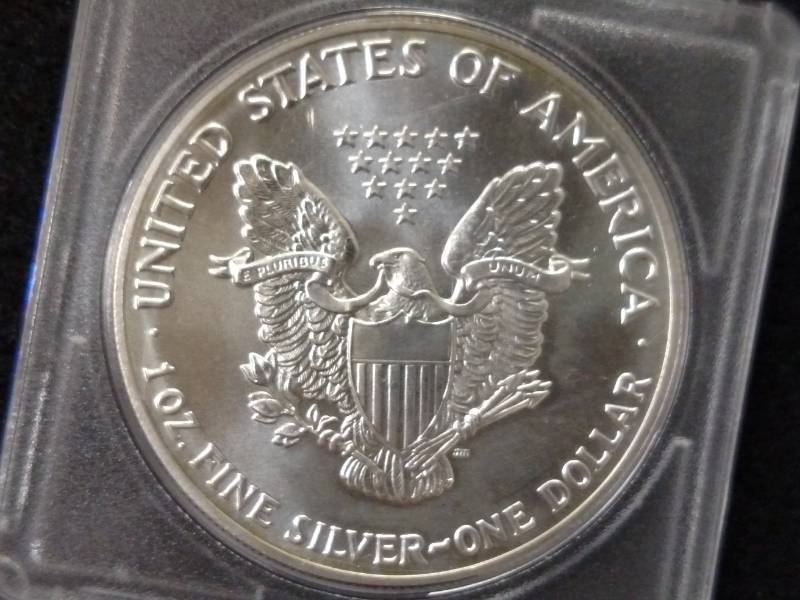 lot 126 image: 1992 One Ounce .999 Silver Eagle Do...