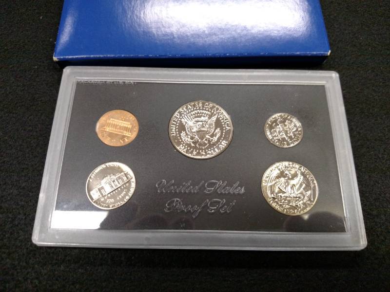 lot 146 image: 1971 U.S. Proof Coin Set...