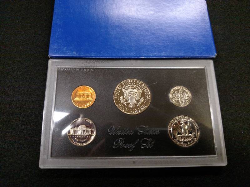 lot 147 image: 1972 U.S. Proof Coin Set...