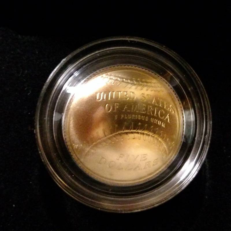 lot 1 image: 2014 Uncirculated Five Dollars Gold...