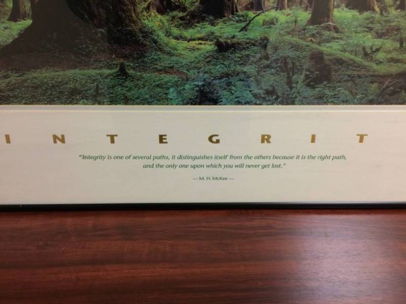 lot 8 image: Successories Custom Framed Inspirations Posters - Excellent Condition