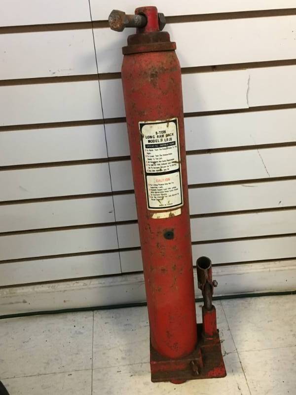 lot 11 image: 8 Ton Long Ram Jack