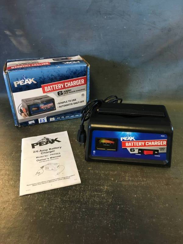 lot 15 image: 12V Battery Charger