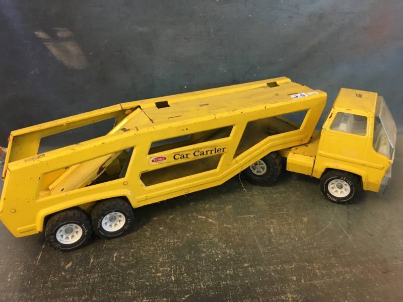 lot 25 image: Tonka Metal Toy Car Carrier