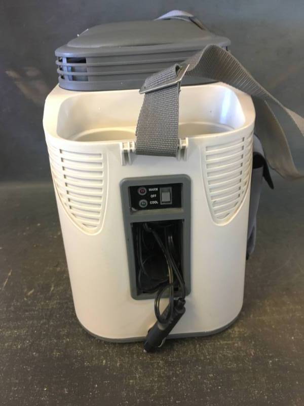 lot 26 image: Travel Cooler and Warmer Console
