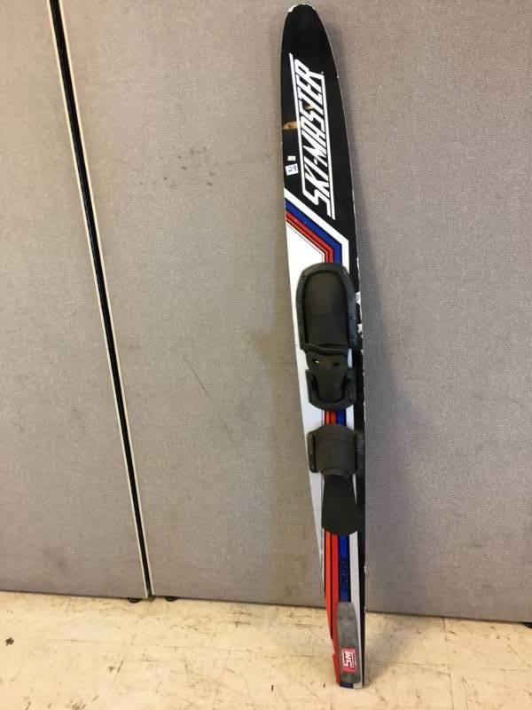 lot 29 image: Ski Master Slalom Water Ski